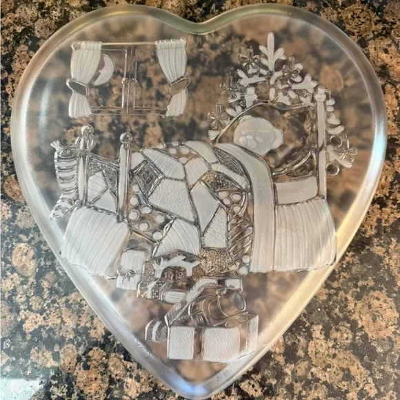 NIB Mikasa Crystal Heart-Shaped Glass Decorative Serving Tray. 12 1/2 wide - Picture 2 of 6